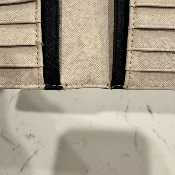 Kate Spade Black and Cream Bow Wallet - Picture 4 of 12